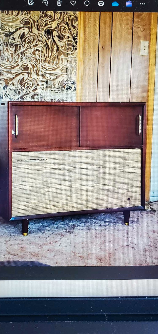 Vintage RCA Stereo in Arts & Collectibles in Saint John