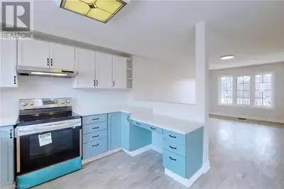 BARRIE BEST ROOMS for RENT May 1st from $850 PRIVATE AVAILABLE - Working professionals ONLY. Perfect...