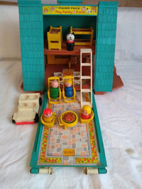 Fisher Price Play Family A Frame House No 990 / chalet