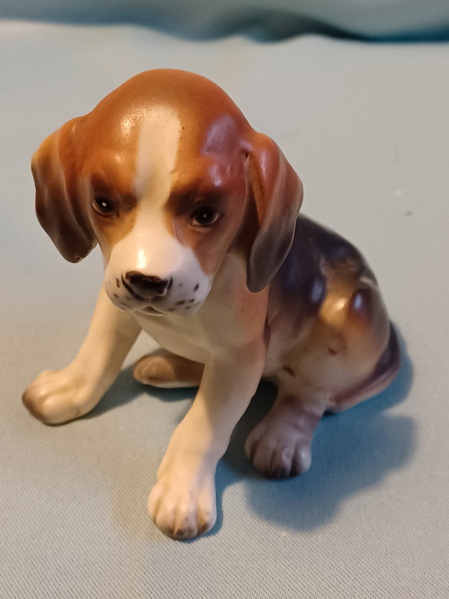Vintage Beagle dog figurine in Arts & Collectibles in Calgary - Image 3