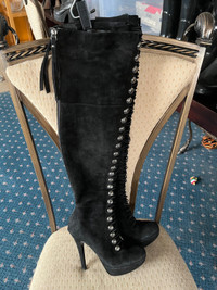 Women’s Vintage Style Button Fashion Boots - Size 37 EU N