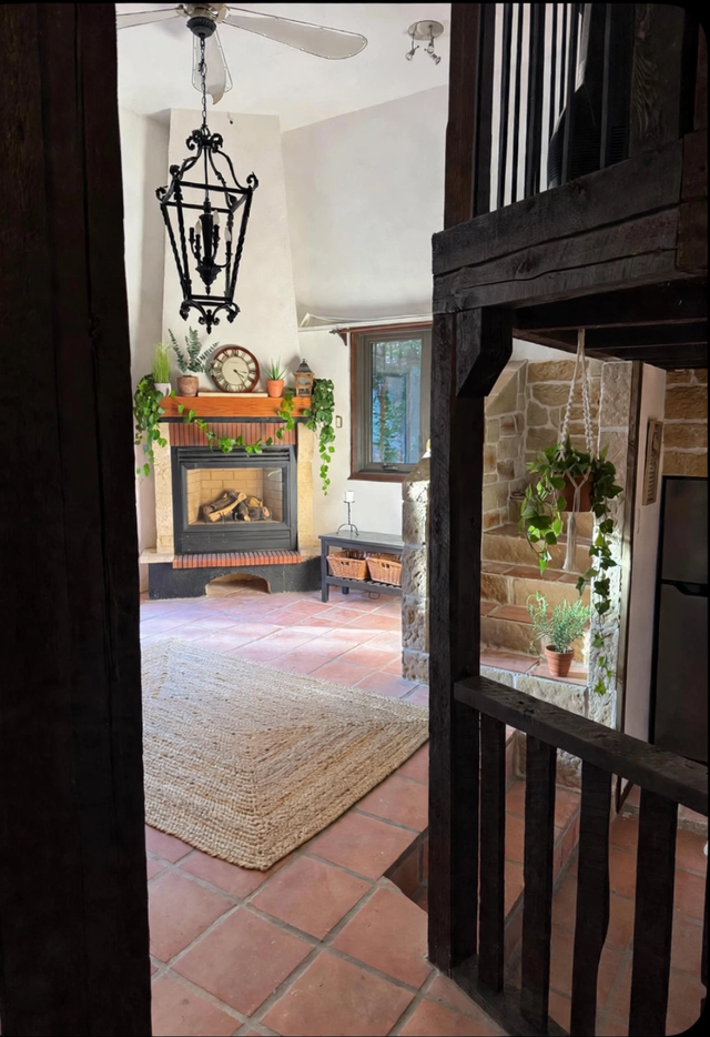 Charming 3.5-Room Rustic Furnished Apartment + Mezzanine in St-Sauveur