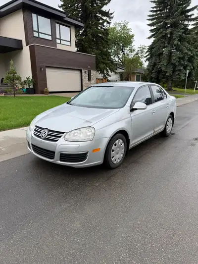 Selling my 2006 Volkswagen Jetta that’s been really well maintained and has no issues. Extremely fue...