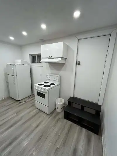 Chambres à louer semi-meublé en colocation. Dans le quartier de Ahuntsic à 5mns du métro cremazie et...