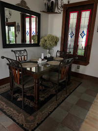 Dining room or kitchen table and 4 chairs 