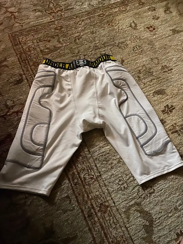 UNDER ARMOUR MEN’s BASEBALL slider shorts  -$30 in Baseball & Softball in Markham / York Region - Image 3