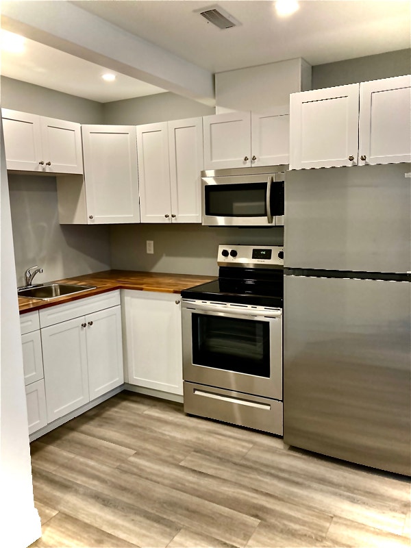 1 bedroom apartment available 1389 + hydro. 01Oct23 Long Term