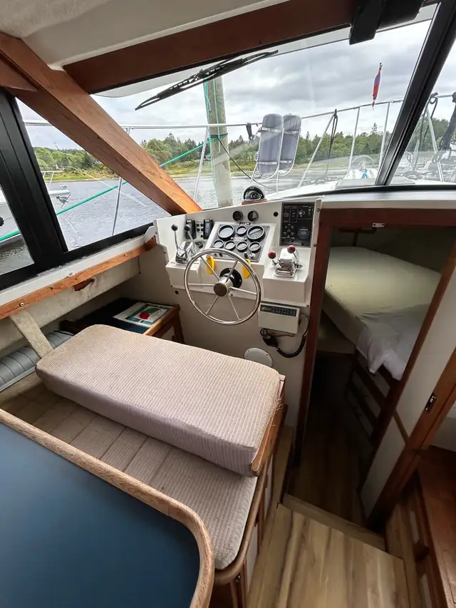 1986 Carver Voyager 2827 in Powerboats & Motorboats in Saint John - Image 6