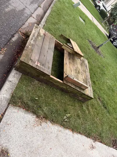 Well used sandbox Free at the curb 10400 block of Lonsdale Crescent