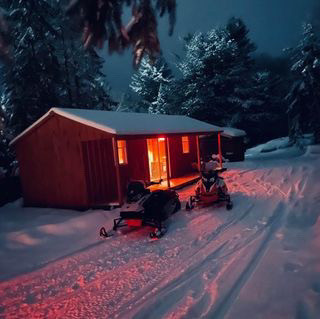 Off Grid Outdoorsman Bunkie in Ontario