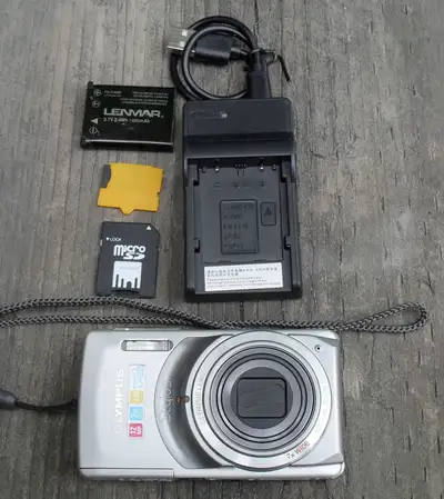 A super compact camera with a lot of features, 7x optical zoom, 12MP CCD sensor, illuminated rear bu...