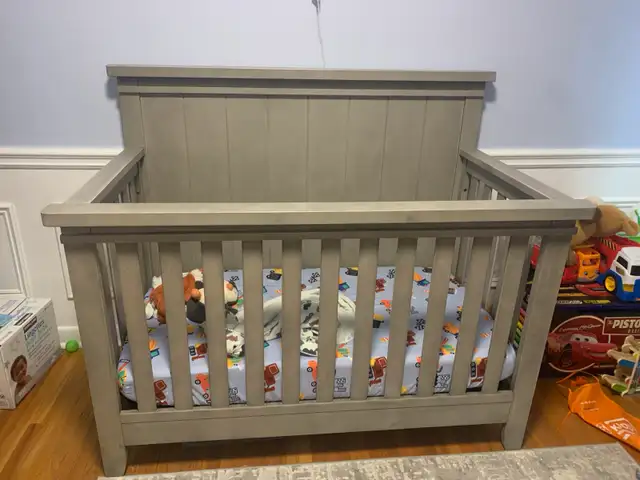 Baby crib in Cribs in Oakville / Halton Region - Image 2