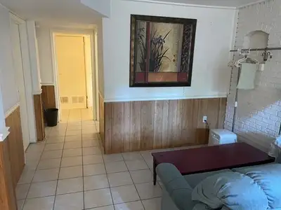 Bright, Clean and Quiet bedroom in Bungalow house for rent, sharing the kitchen, the bathroom and la...