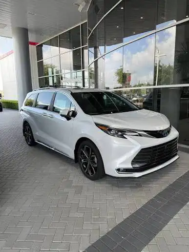 Rideshare Ottawa to Montreal Pick up: Universal Grocery store 140 George Street Drop off: metro Namu...