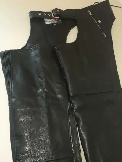 Size xsmall. Removable lining.Selling a REAL leather men’s chap (XS) that turns heads the moment you...