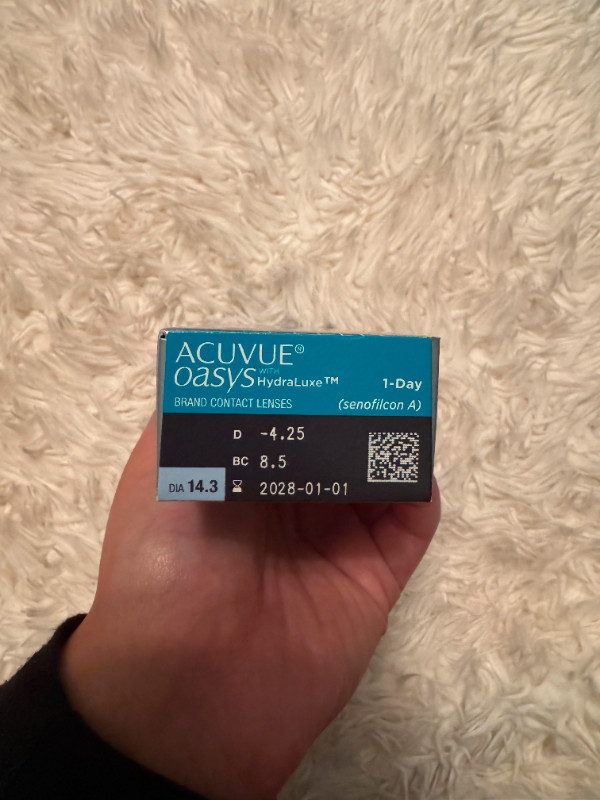 Acuvue Oasys 1-Day 30 Pack with HydraLuxe -4.25 in Health & Special Needs in City of Toronto - Image 2