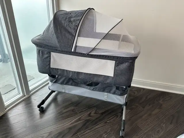 Baby bassinet in Cribs in Mississauga / Peel Region - Image 3