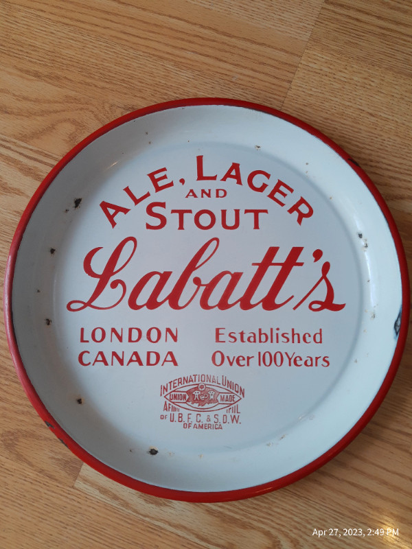 LABATT’S BEER TRAY – 13” Round in Arts & Collectibles in Ottawa