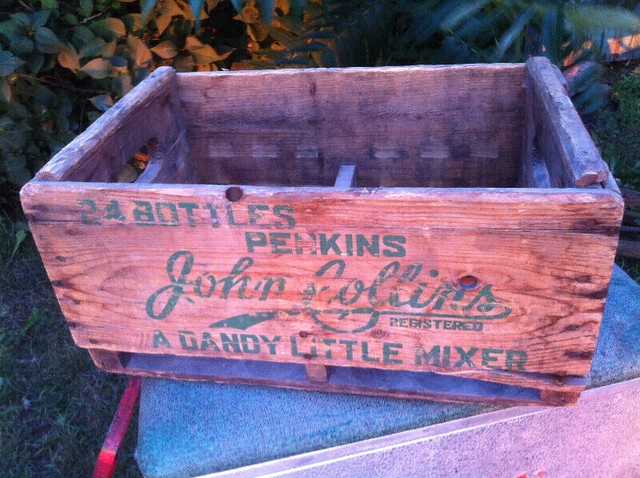 Caisse en bois John Collins bottles Perkins  dandy little mixer dans Art et objets de collection  à Drummondville