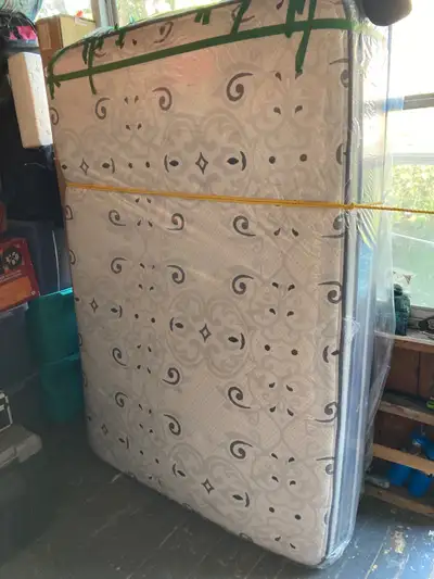 matelas et sommier “double”, View more