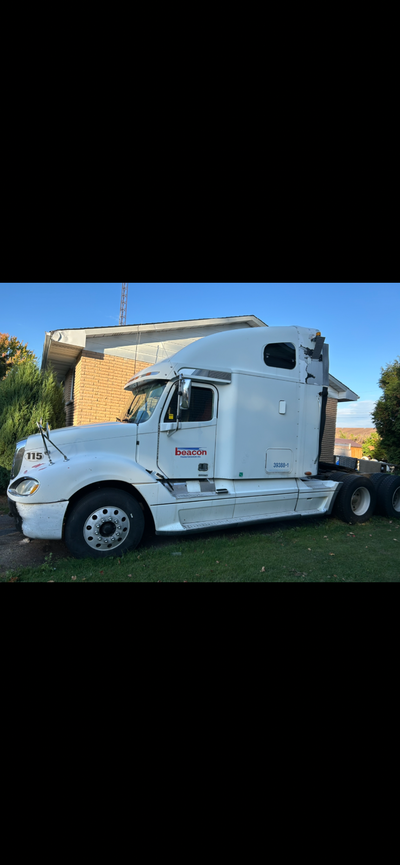 2003 freightliner Columbia high rise tandem tractor 450 cat motor, no environmental Selling as is