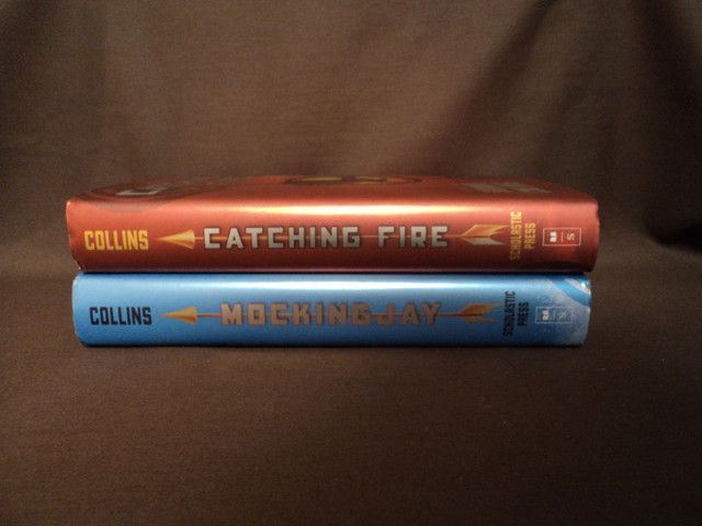 CATCHING FIRE AND MOCKINGJAY BY SUZANNE COLLINS LOT OF 2 in Fiction in Cowichan Valley / Duncan - Image 3