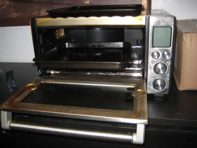 Toaster oven in Toasters & Toaster Ovens in City of Toronto - Image 3