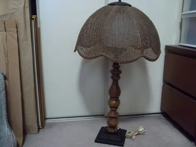 VINTAGE LEVITON LAMP in Indoor Lighting & Fans in City of Toronto - Image 2