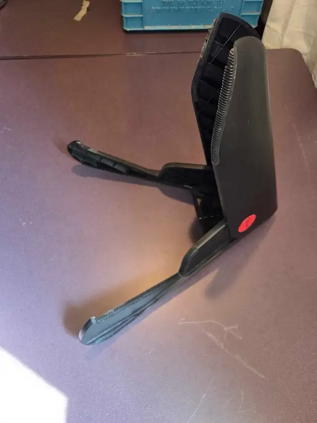 Fender Collapsable/Foldable Guitar Stand in Guitars in Mississauga / Peel Region - Image 2