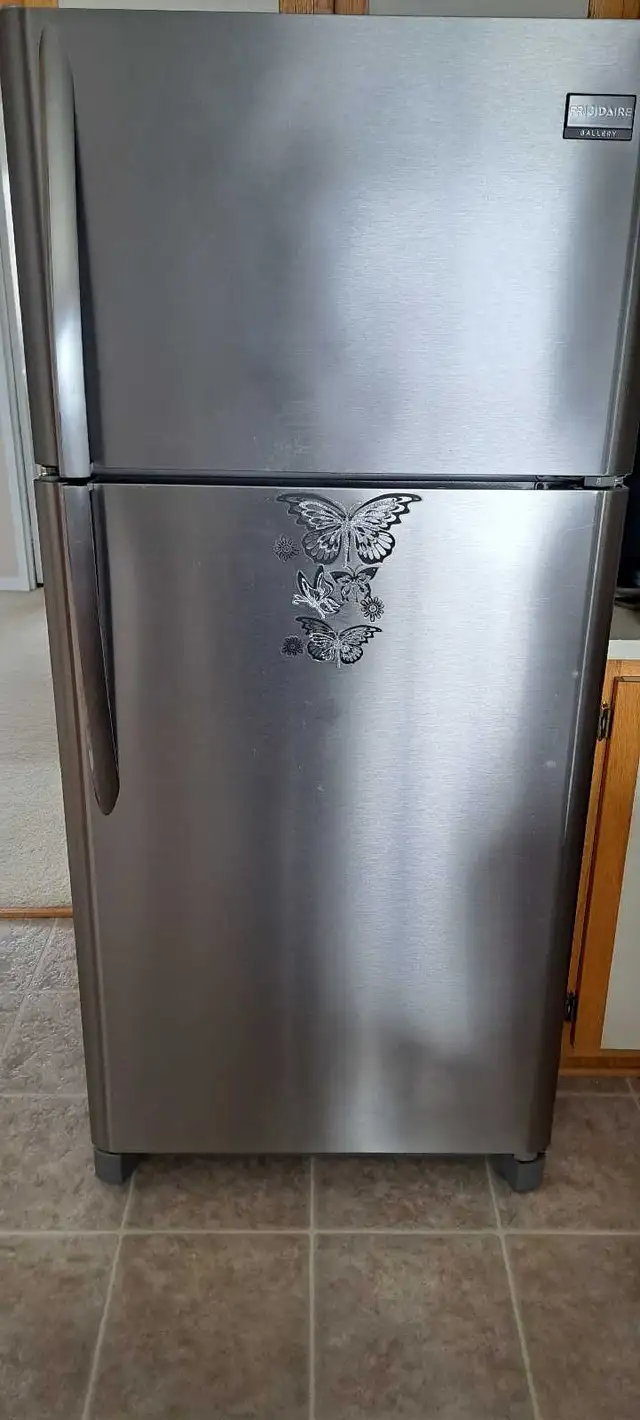 réfrigérateur in Refrigerators in Laval / North Shore - Image 2