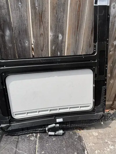 I am selling a used Audi sunroof. This sunroof came off a 2009 Audi. Please see images for condition...