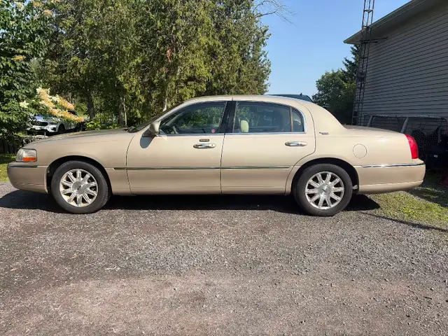 2008 Lincoln Town Car 