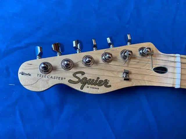 1   Fender Squier Telecaster Road Worn Lefty in Guitars in Ottawa - Image 8