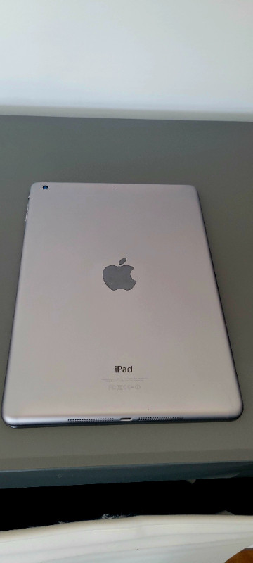 Ipad Air A1474 32GB avec étui dans iPad et tablettes  à Lévis - Image 2