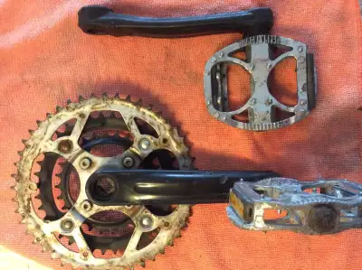 Pédalier de vélo à 3 plateau avec 2 pédales larges de montagnes., View more