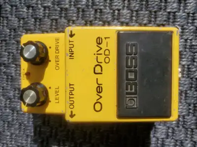 Boss OD-1 Overdrive, date de novembre 1980, 4558 chip...$750. Je peux envoyer par la poste.