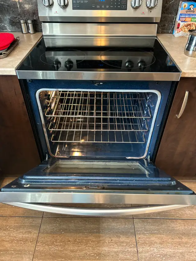 Samsung Electric Range in Stoves, Ovens & Ranges in Longueuil / South Shore - Image 4
