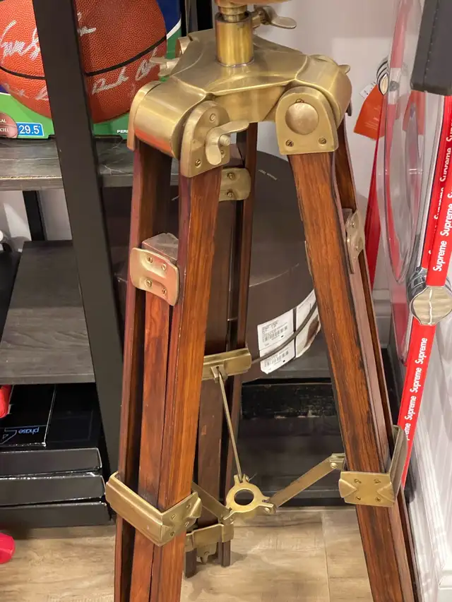 Brass Floor lamp in Indoor Lighting & Fans in Markham / York Region - Image 5