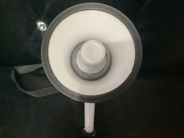 MEGAPHONE HANDHELD W/SIREN AND RECORDER BLOW HORN LOUD SPEAKER in General Electronics in City of Toronto - Image 3