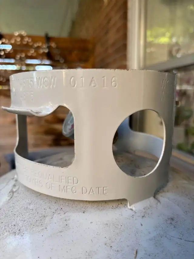 Sterling Porter 3-Burner BBQ + Propane in BBQs & Outdoor Cooking in City of Toronto - Image 7