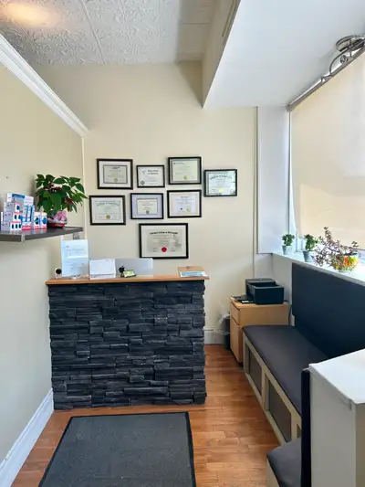 Furnished Treatment Room for Rent – The Kingsway, Toronto North Brentwood Massage Therapy Clinic has...