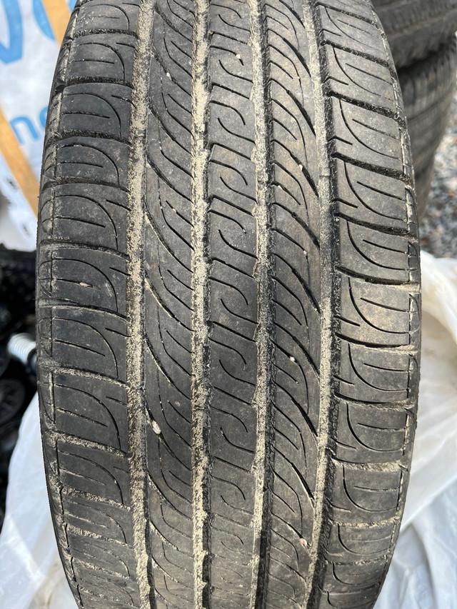 4 pneus d’été pratiquement neufs  dans Pneus et jantes  à Shawinigan - Image 2