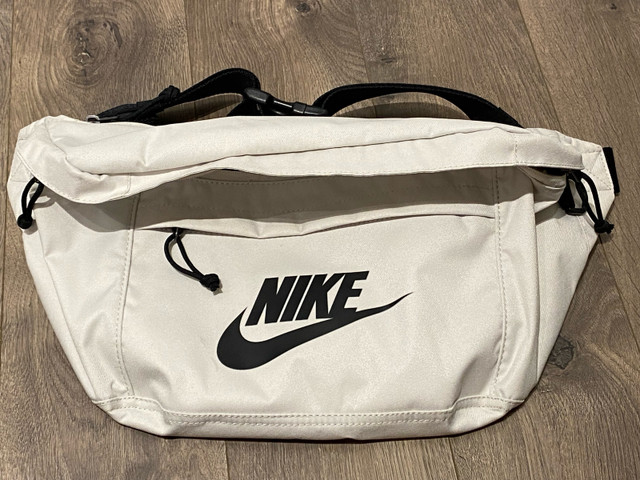 Nike Premium Hip Pack White 8L in Women's - Bags & Wallets in Burnaby/New Westminster