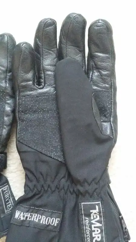 FURYGAN GLOVES in Other in Ottawa - Image 6