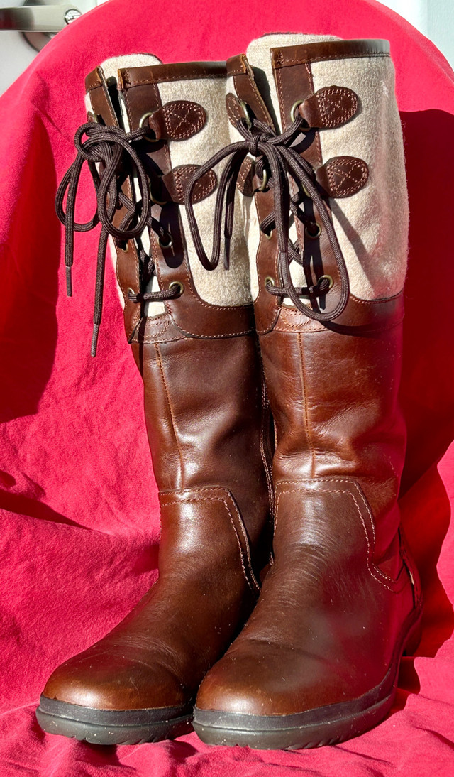 NEW PRICE!!!  UGG Women’s Winter Boots - Brown & Tan, Size 9 dans Femmes - Chaussures  à Ville d’Halifax