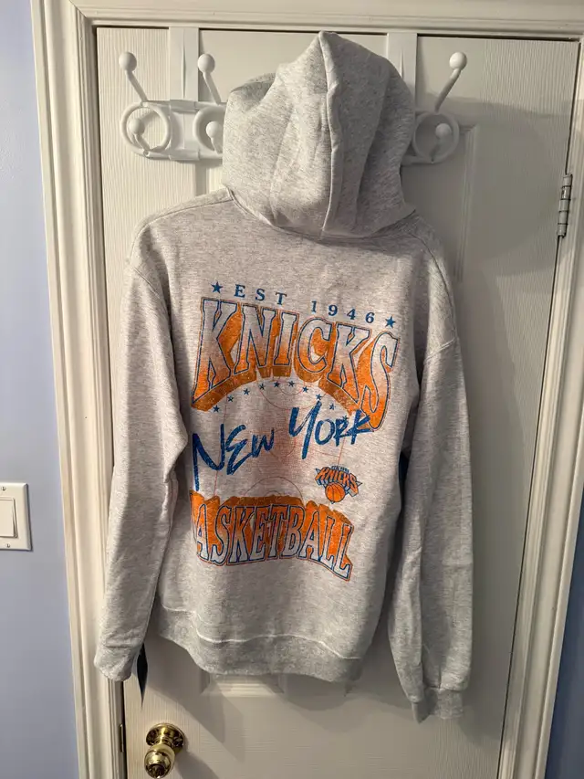 NBA New York Knicks Hoodie in Men's in Markham / York Region - Image 4