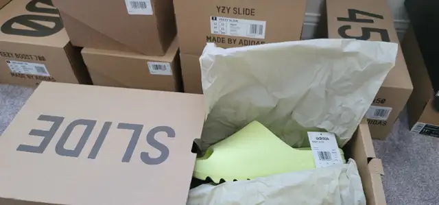 Yeezy Slide Glow Green size 12 brand new (won on CONFIRMED) in Men's Shoes in Markham / York Region - Image 2