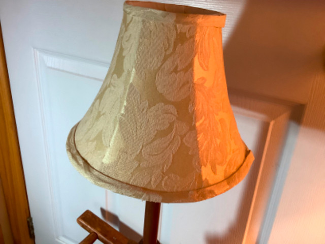 Lovely Vtg Table Lamp w an Ornate Wood Base and Satin Shade  in Indoor Lighting & Fans in Belleville - Image 3