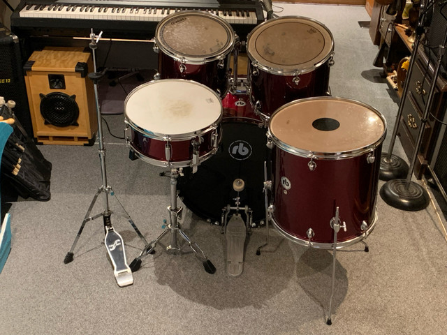 RB Malaysian pro  deep shells 5 piece perfect working kit. in Drums & Percussion in City of Toronto - Image 2