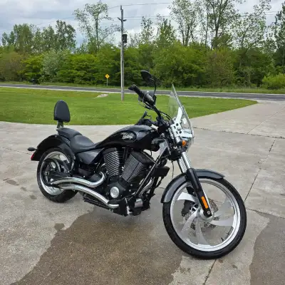 2009 victory Vegas 8 ball Full Ness pipes Mini floor boards New tires new battery No longer ride 650...